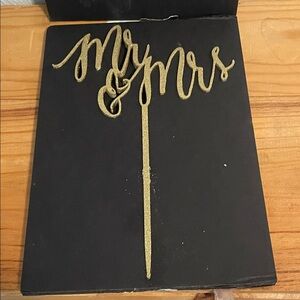Gold "Mr & Mrs" Decoration